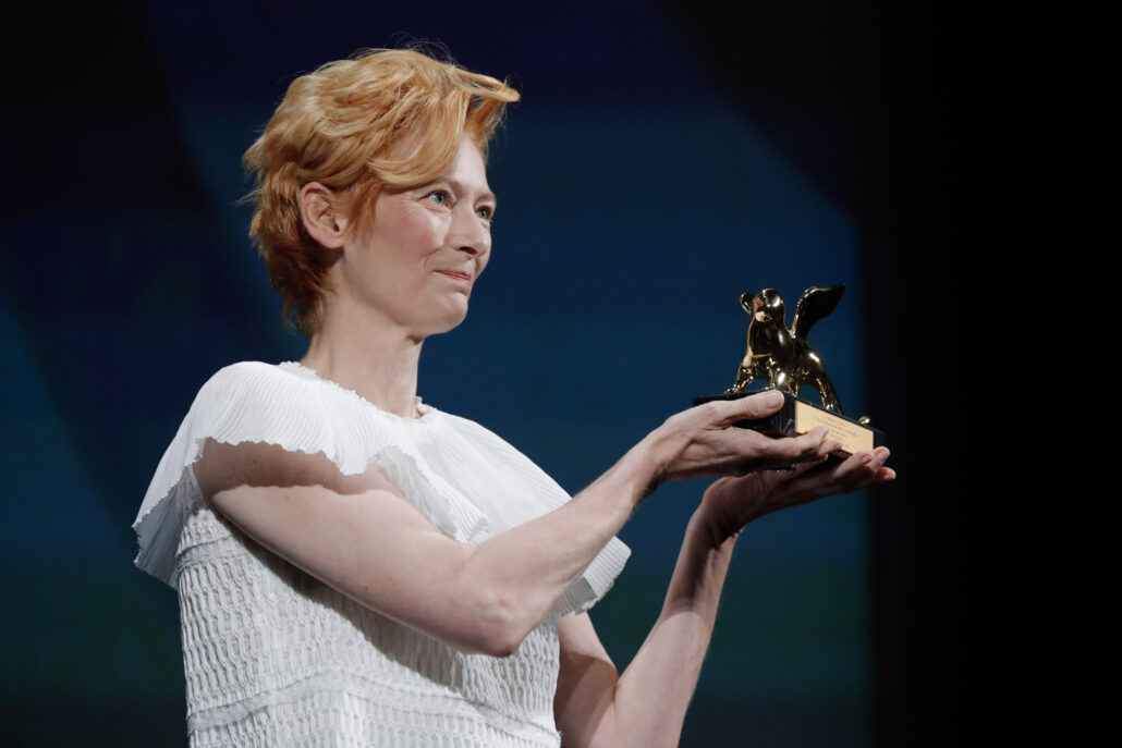 AWARD CEREMONY TILDA SWINTON 3 Credits La Biennale di Venezia Foto ASAC photo by Jacopo Salvi 1