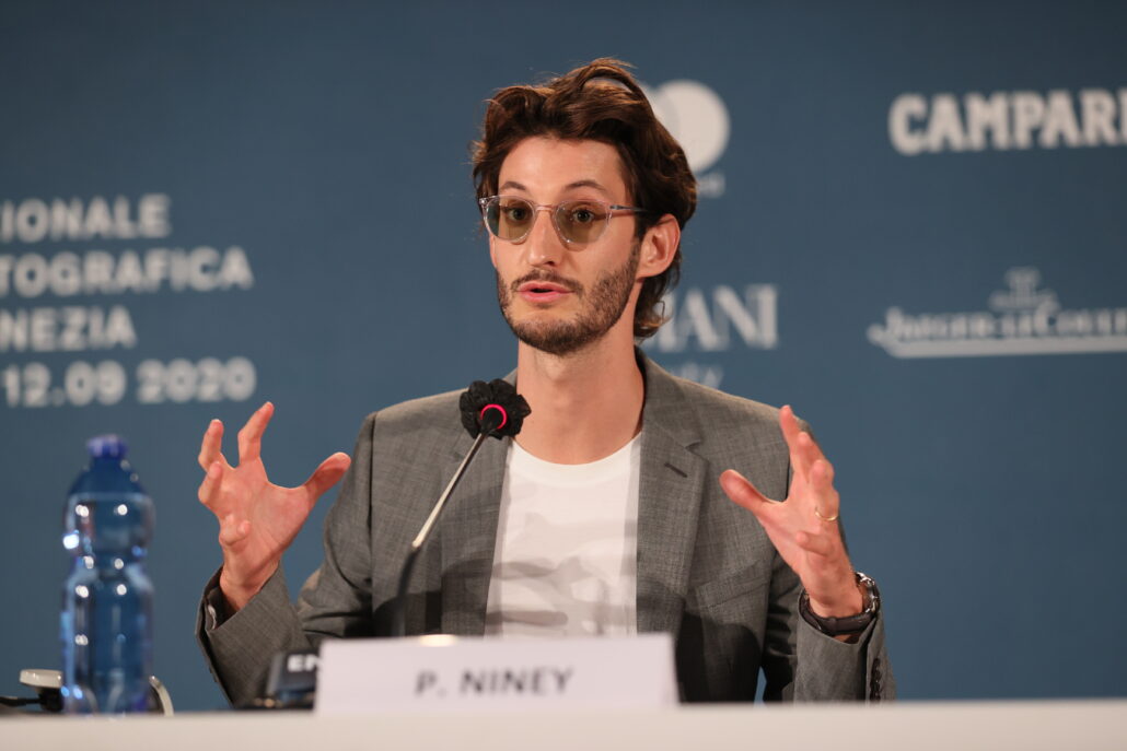 PRESS CONFERENCE AMANTS LOVERS Actor Pierre Niney 2 Credits La Biennale di Venezia Foto ASAC photo by Andrea Avezz 1