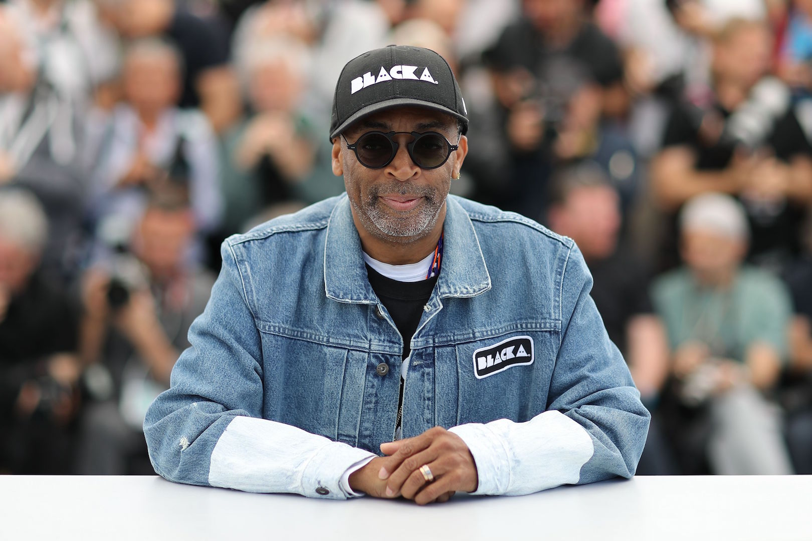 Американские режиссеры. Американский Режиссёр Спайк ли. Cannes Spike Lee. Спайк ли жюри Канн. Джон ли Боттом.