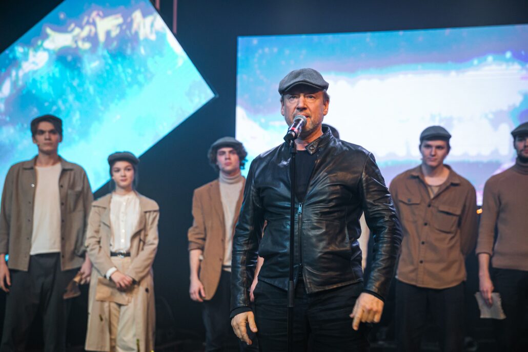 Дмитрий Харатьян