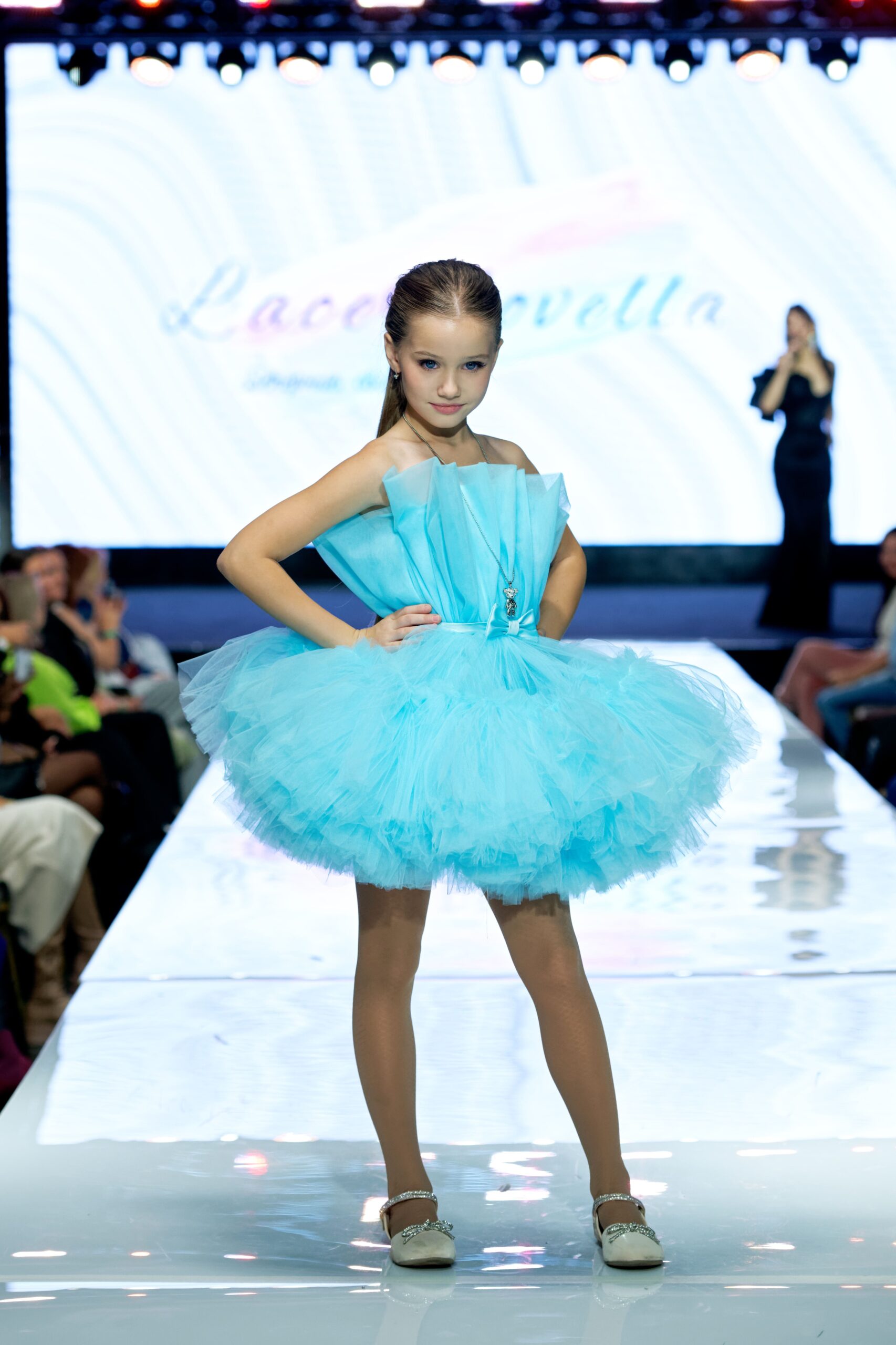 Гала-показы Grand fashion days-2024 под руководством Надин Дробиной прошли в Москве 9 lace novella min scaled