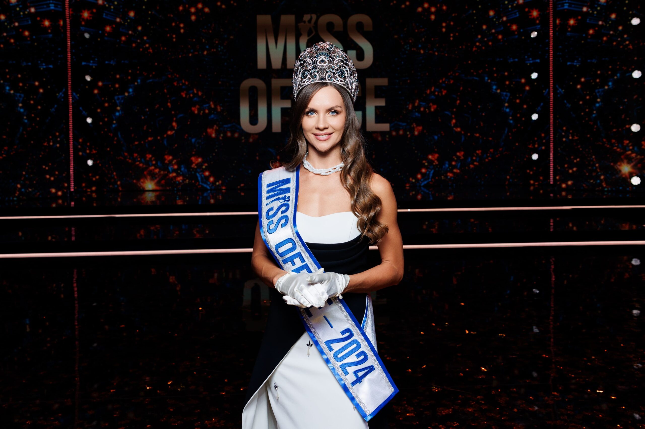 1. Победительница МиссОфис2024 Александра Эпштейн г. Архангельск 3 scaled