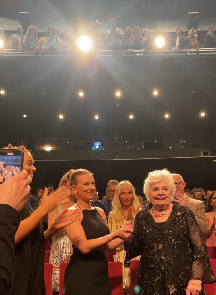 Cannes red carpetSizeRender 1