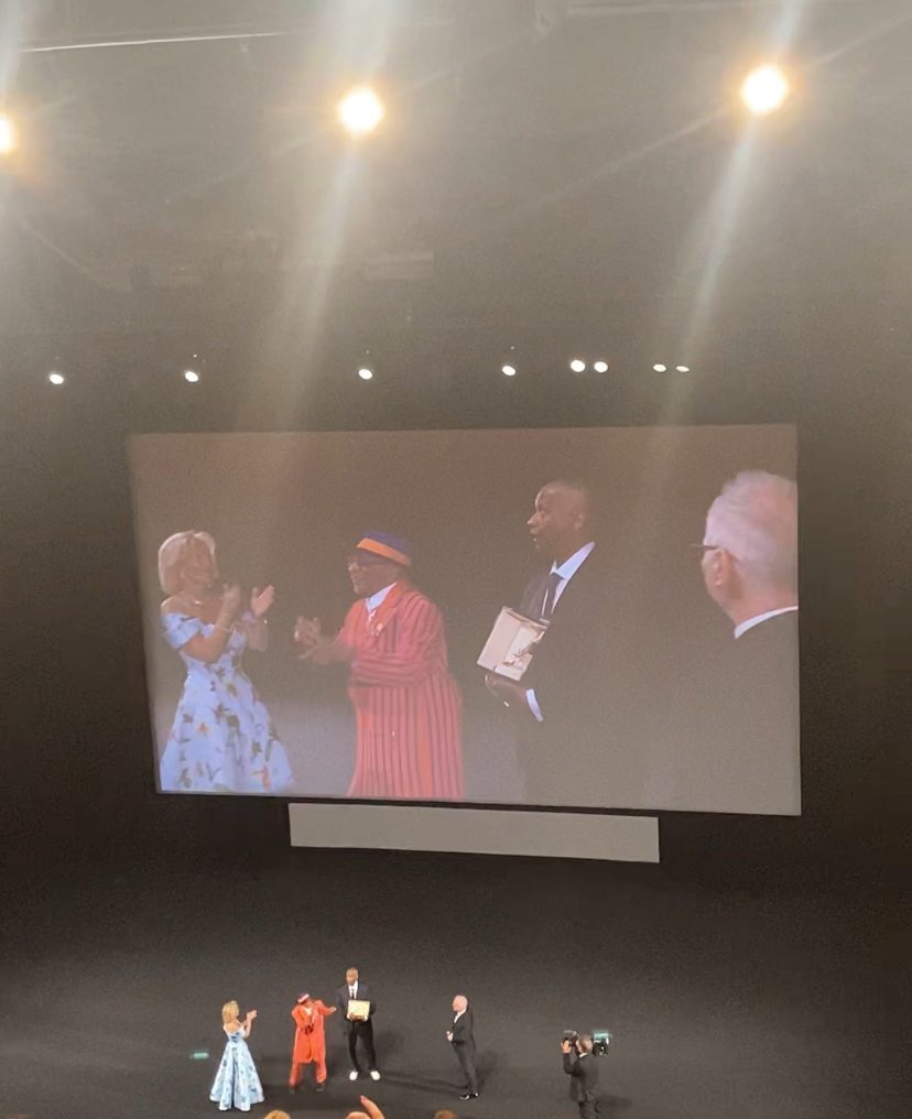 Cannes red carpetSizeRender 3