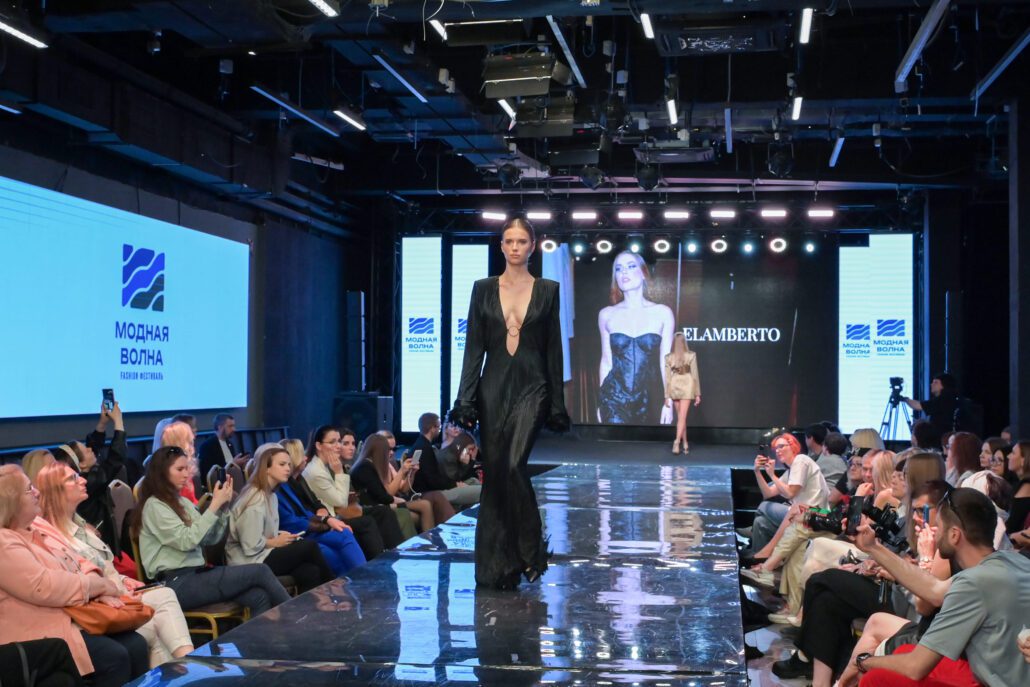 Как прошел fashion-фестиваль «Модная волна» 13 сентября 2025 года 10 elamberto