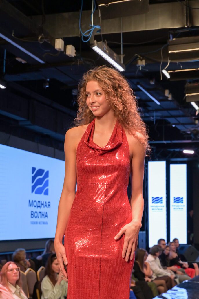 Как прошел fashion-фестиваль «Модная волна» 13 сентября 2025 года 4 показ в москве