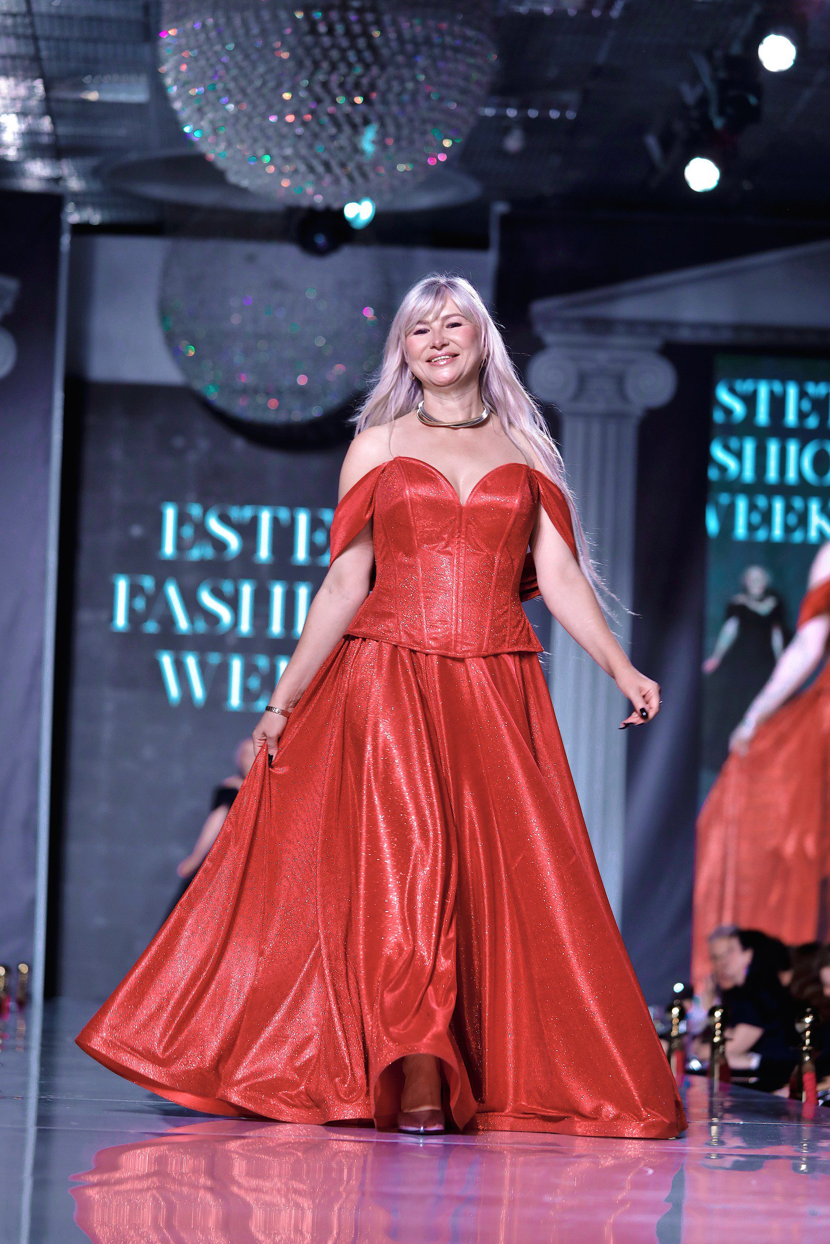 Черно-красная коллекция Углицких на Неделе моды Эстет 11 углицких корсеты платья088 resized