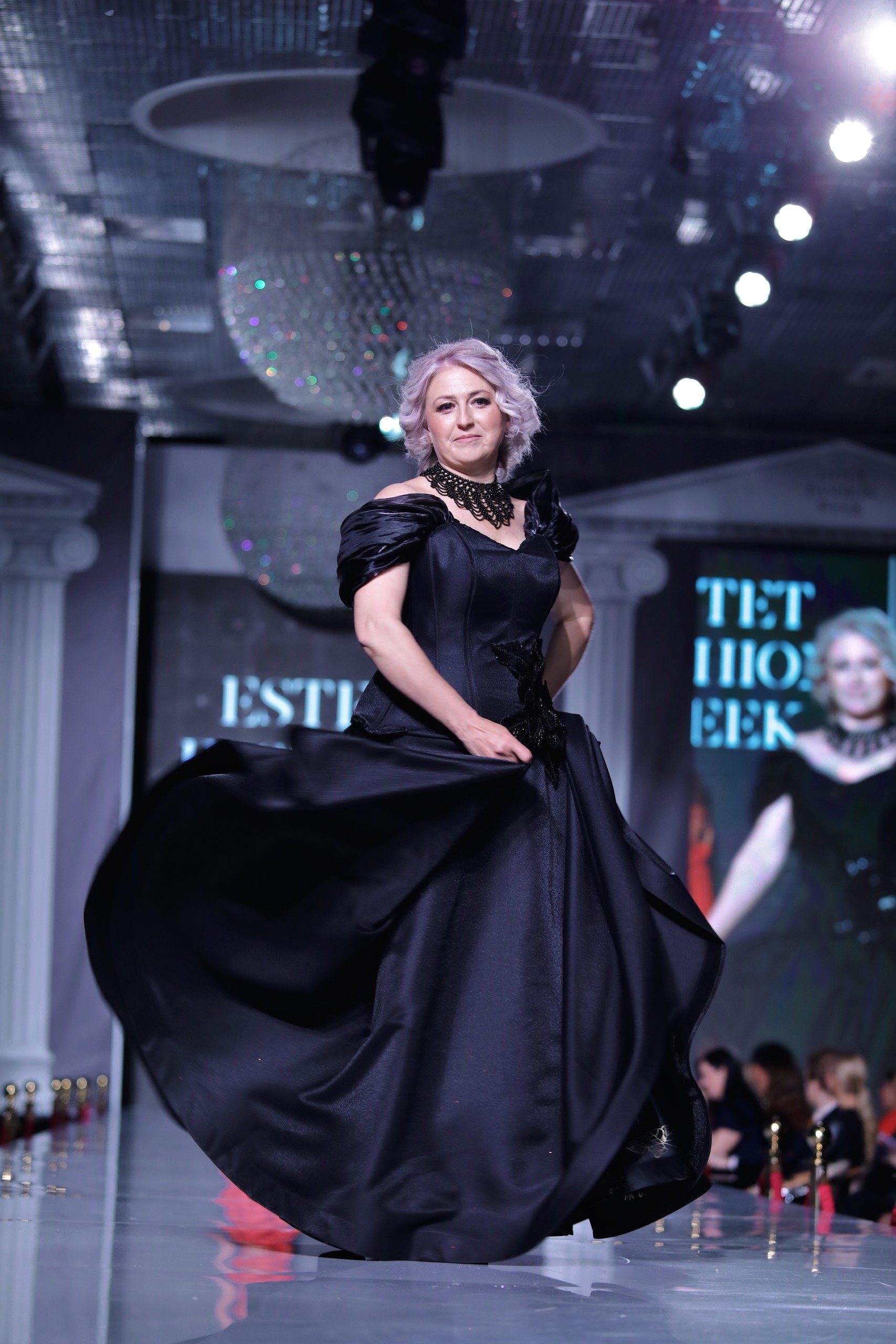 Черно-красная коллекция Углицких на Неделе моды Эстет 16 углицких корсеты платья093 Ca9a7i1Qsc resized