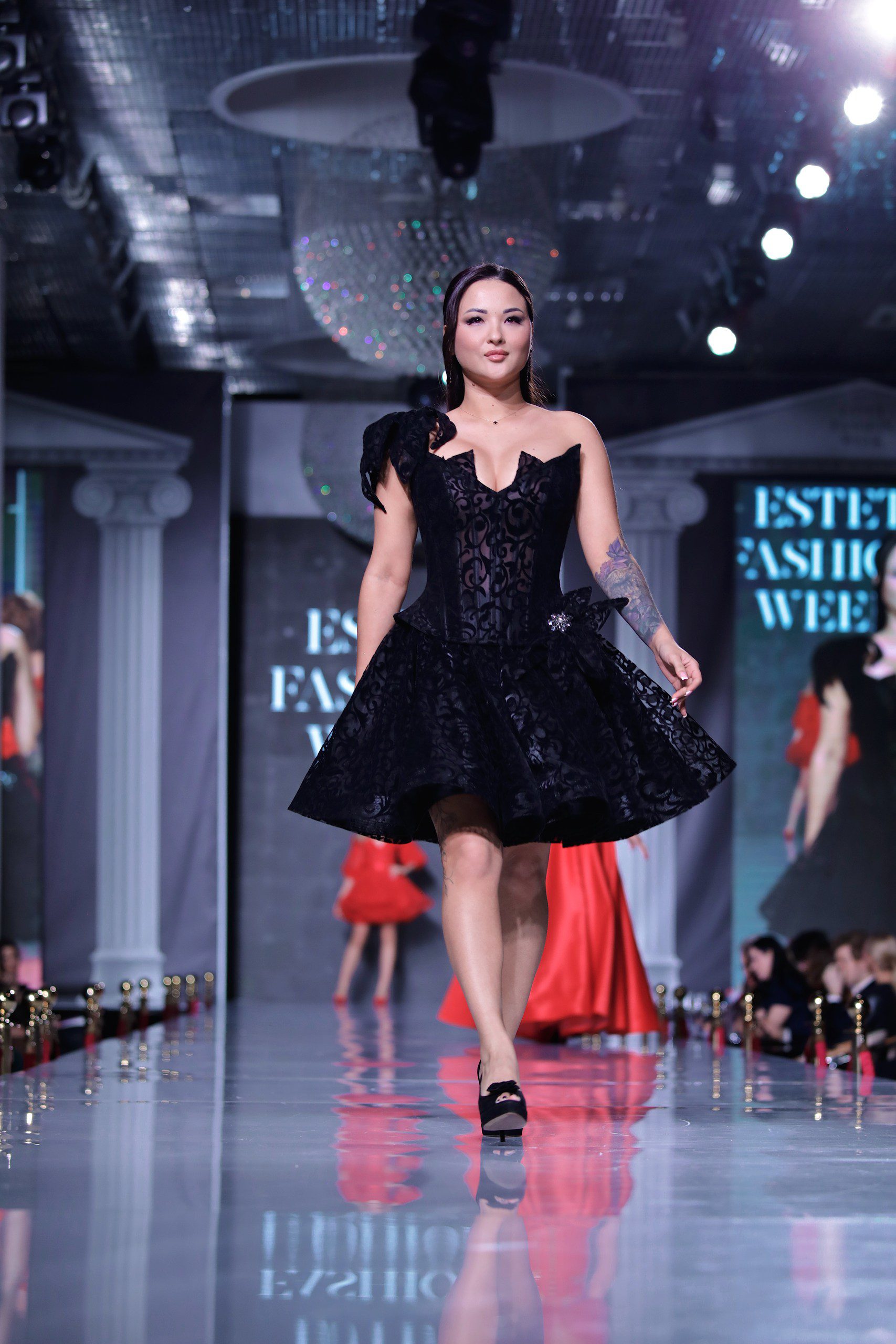 Черно-красная коллекция Углицких на Неделе моды Эстет 12 углицких корсеты платья099 resized