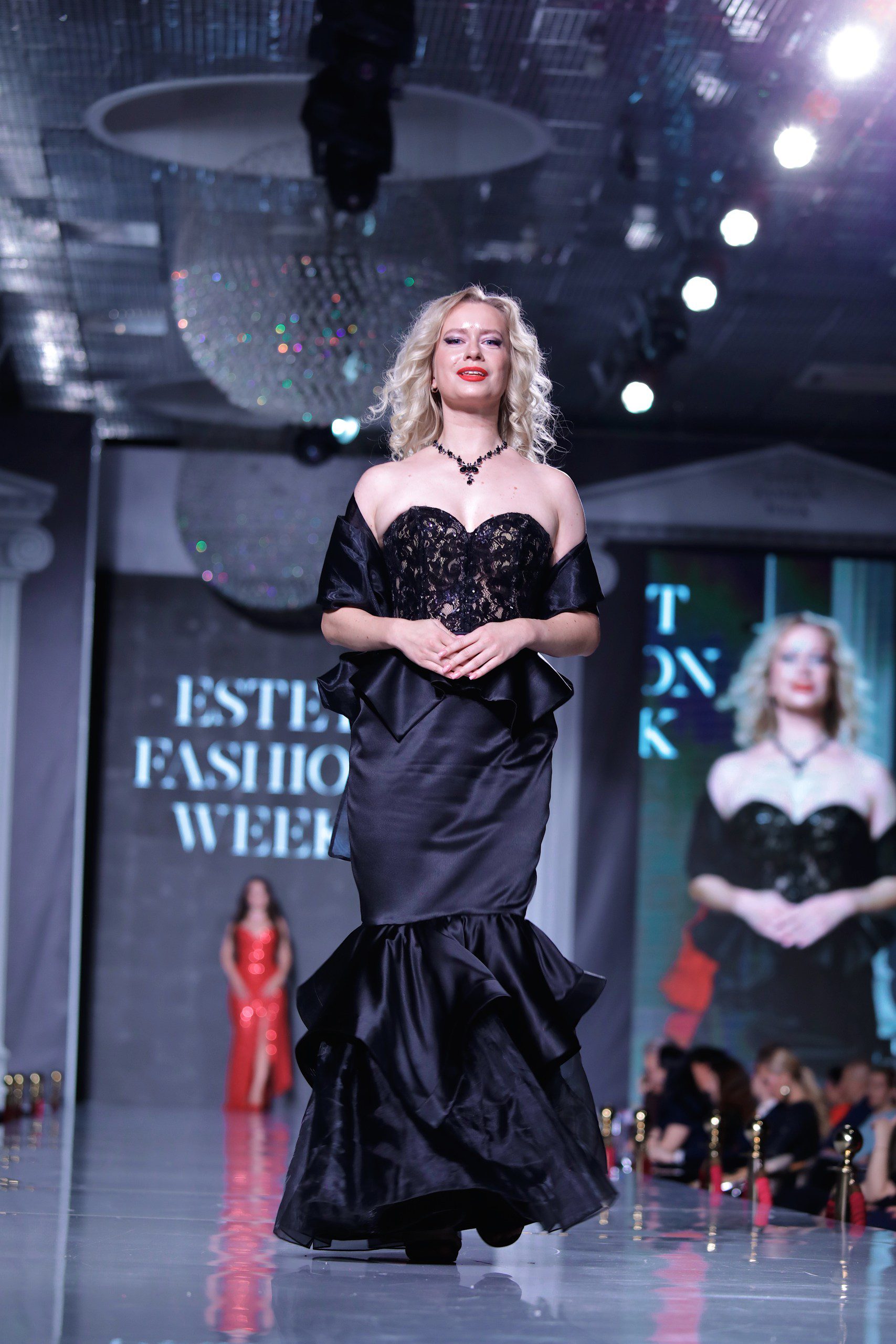 Черно-красная коллекция Углицких на Неделе моды Эстет 18 углицких корсеты платья106 resized