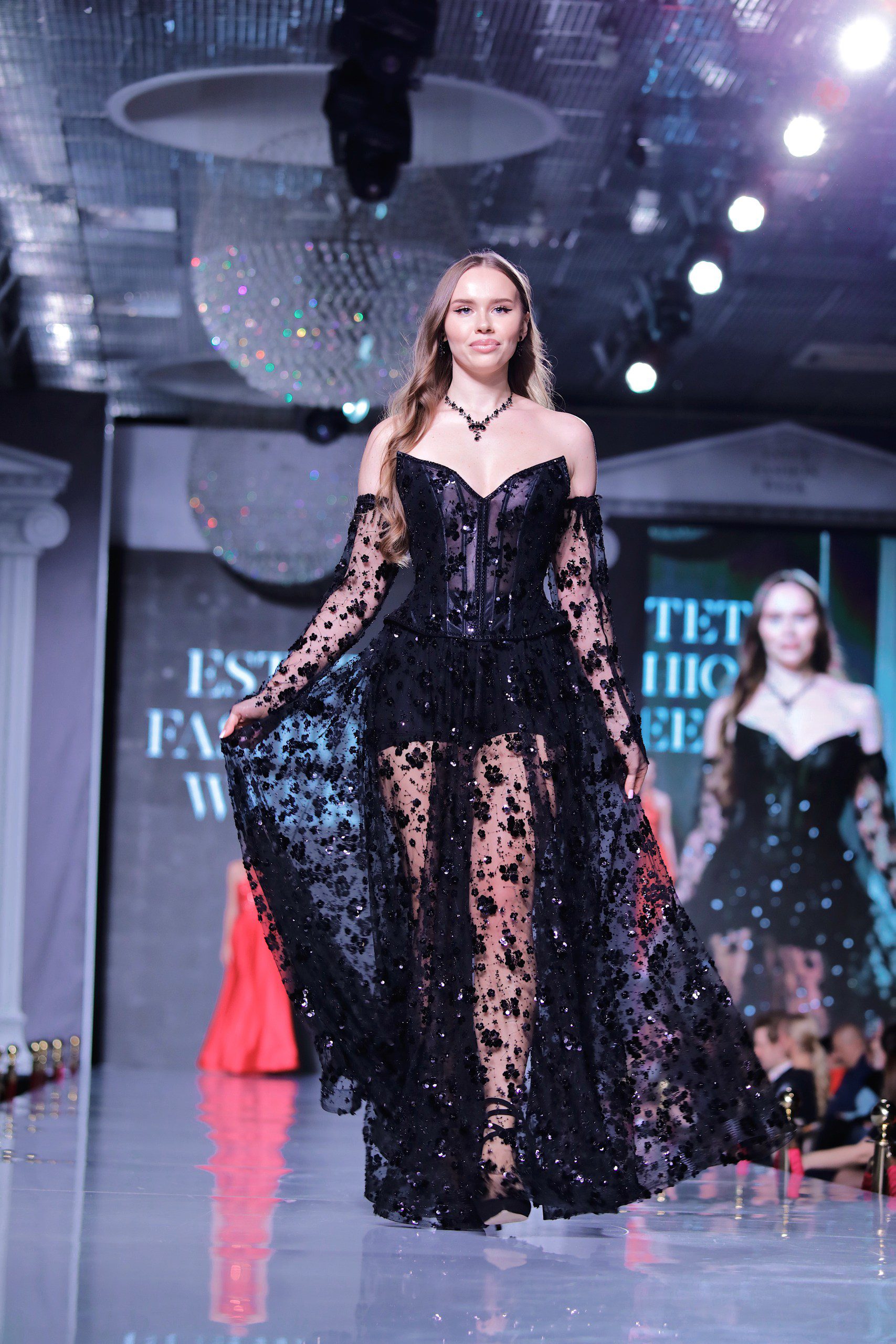 Черно-красная коллекция Углицких на Неделе моды Эстет 20 углицких корсеты платья138 resized