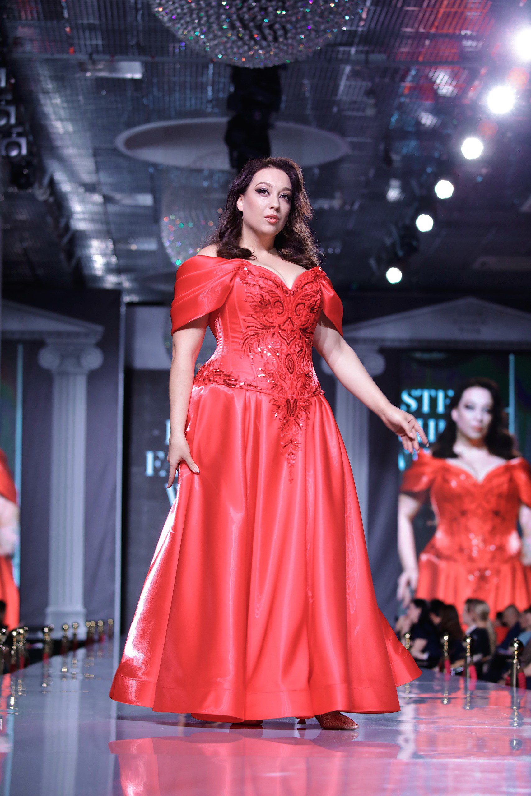 Черно-красная коллекция Углицких на Неделе моды Эстет 19 углицких корсеты платья142 resized